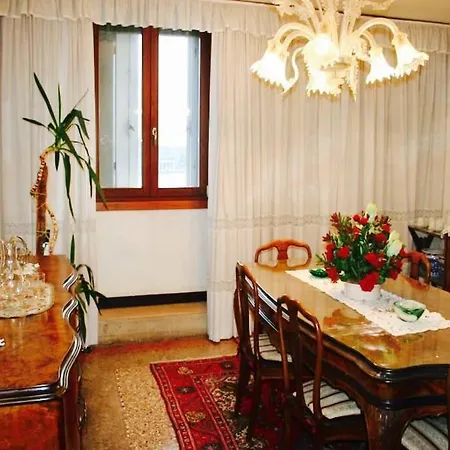 Con Vista Zattere Apartment *