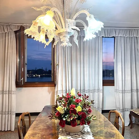 Con Vista Zattere Apartment