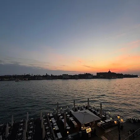 Con Vista Zattere Apartment